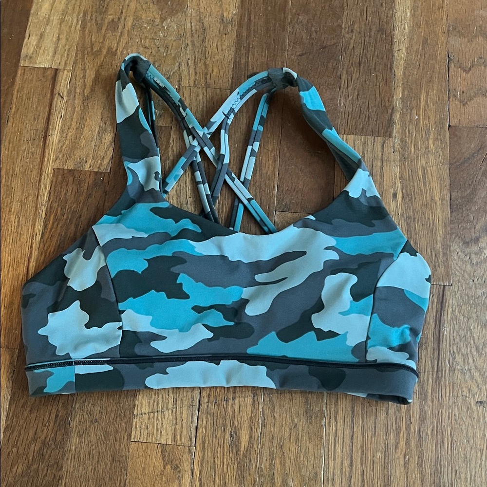 RARE 🤑Lululemon Free to Be Serene - 4 CAMO